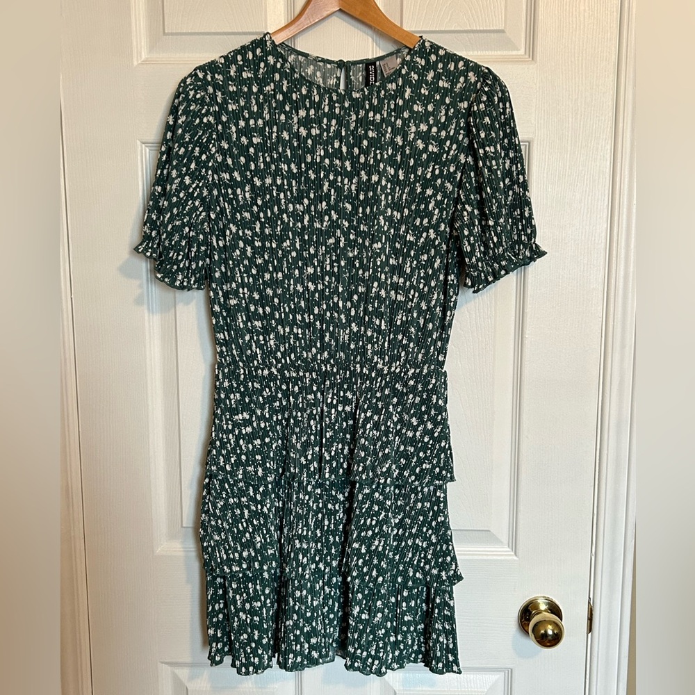 H&M floral tiered dress - Picture 2 of 10
